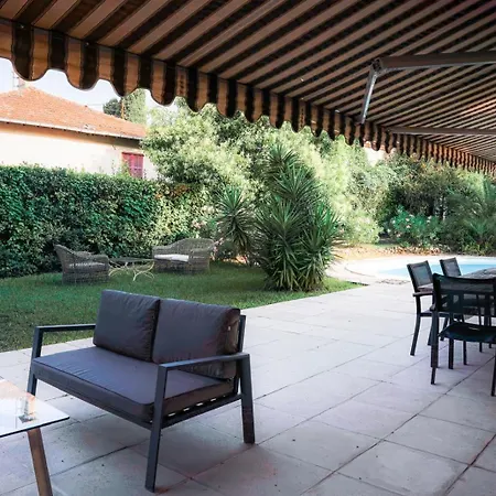 Apartment Pool And Garden