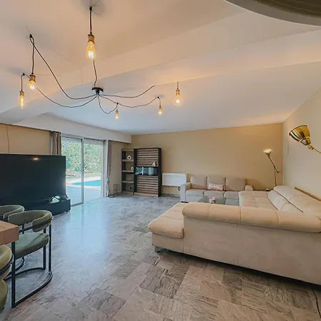Pool And Garden Appartement